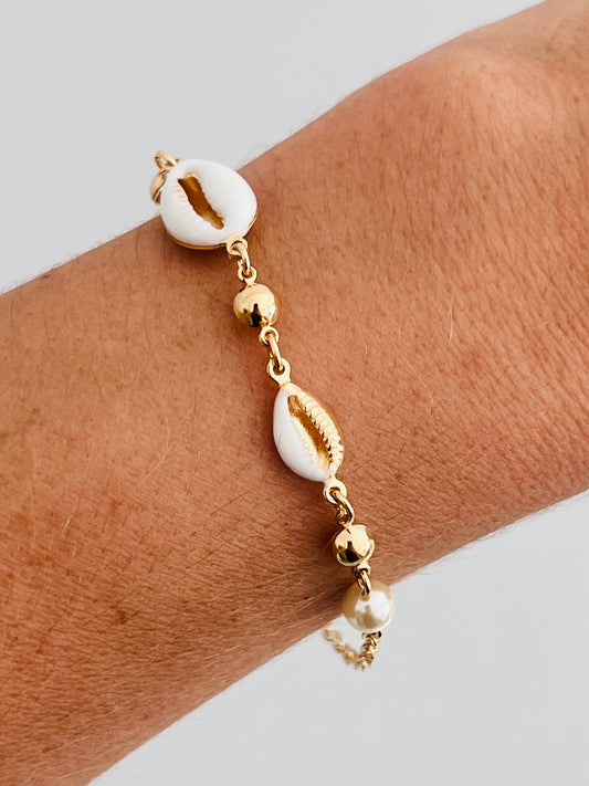 Gold Filled Puka Shell Charm Bracelet | 18kt Island Shine