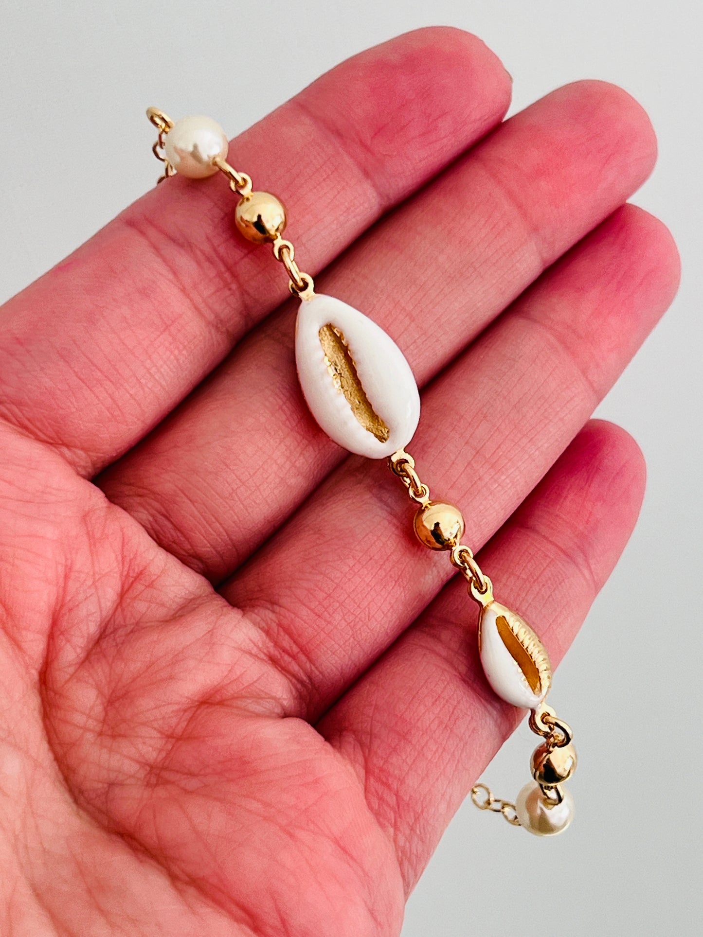 Gold Filled Puka Shell Charm Bracelet | 18kt Island Shine