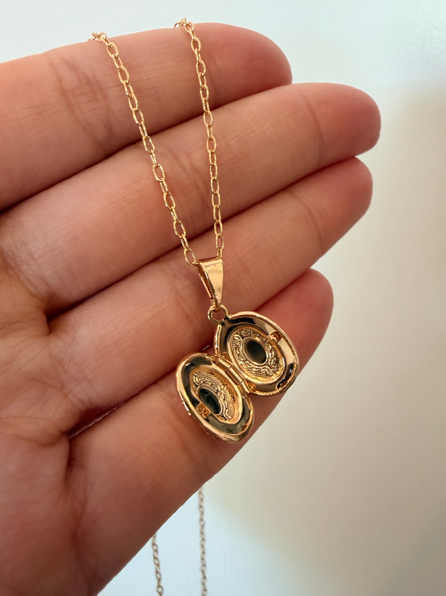 Gold Filled Mini Locket Necklace | 16" 18" | Classic Gold Keepsake