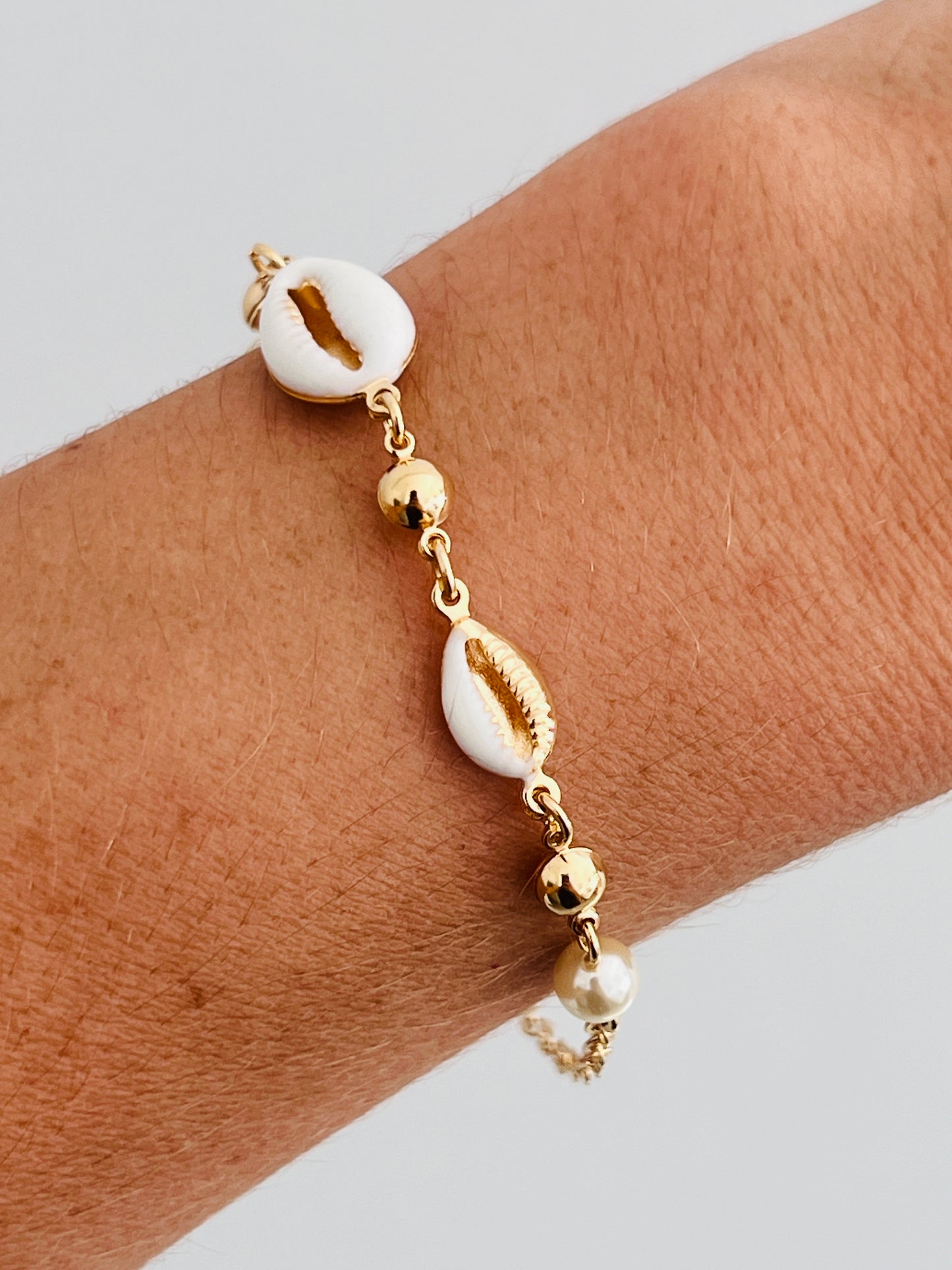Gold Filled Puka Shell Charm Bracelet | 18kt Island Shine