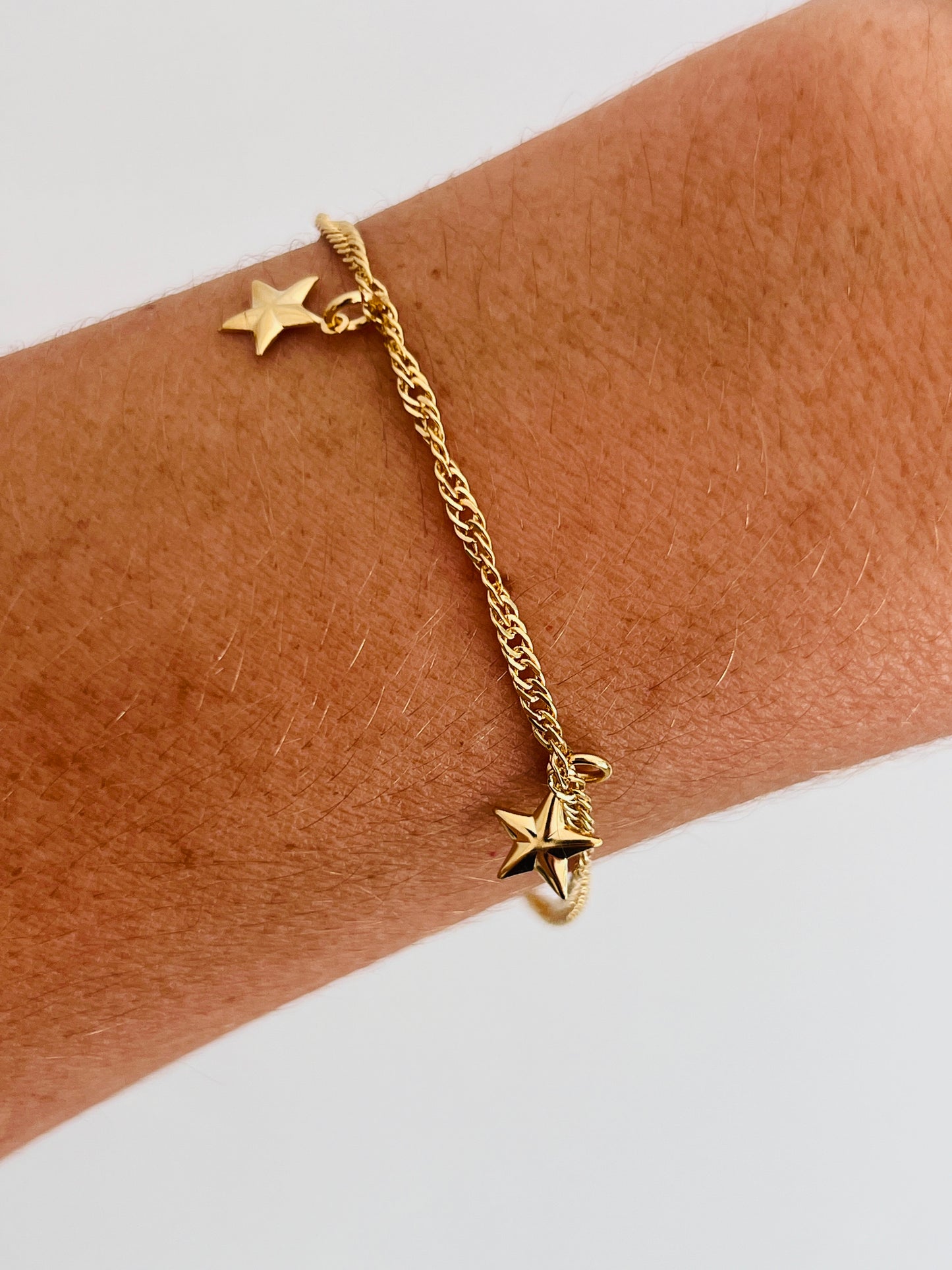 Gold Filled Singapore Chain Bracelet with Dangling Stars | Adjustable 6"–7.5"