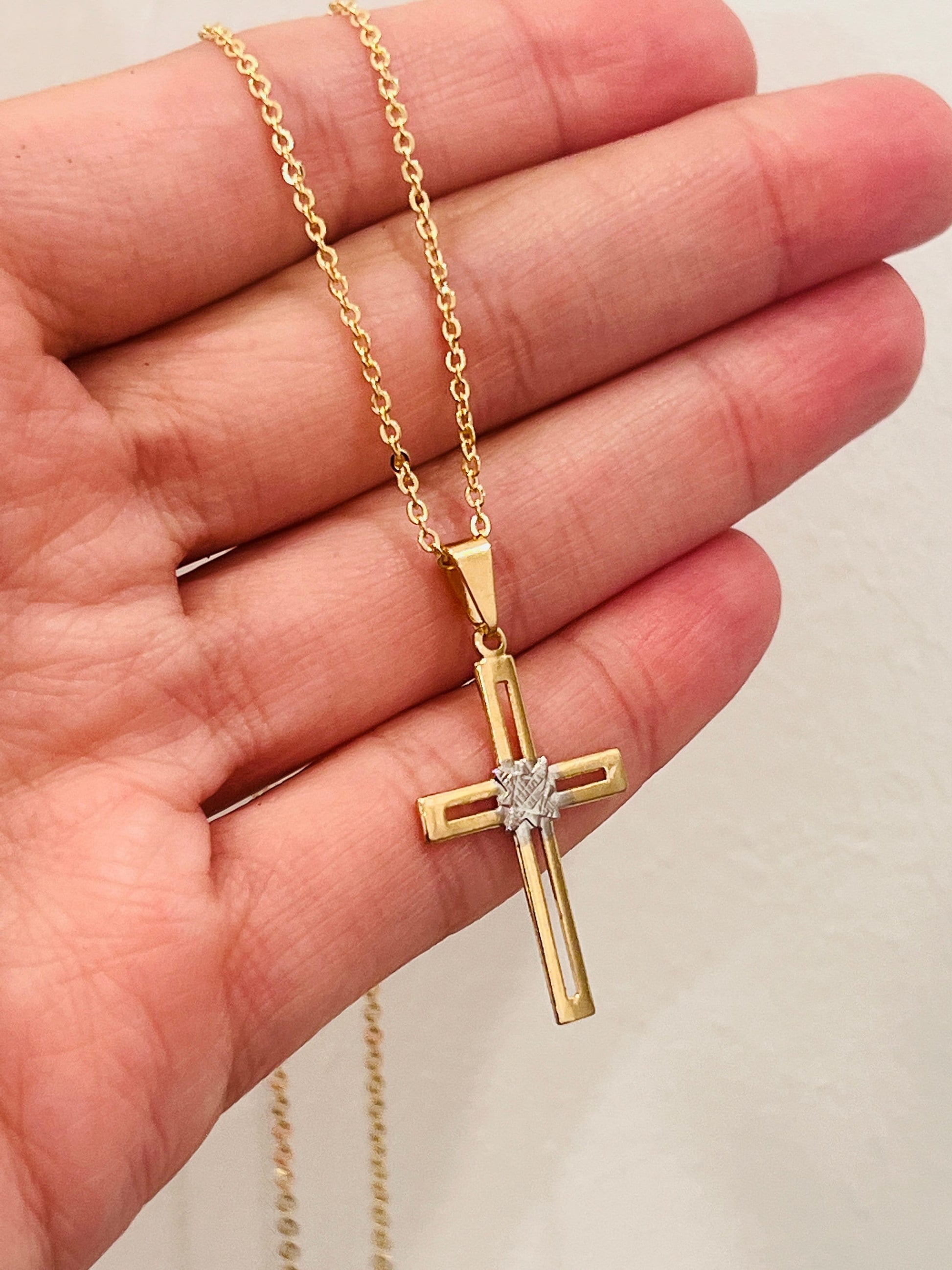 Cross Necklace,Cross Pendant with Gold Filled Chain ,Gold Filled Necklace, Delicate Necklace, Everyday Necklace, Gift for Her, Gift