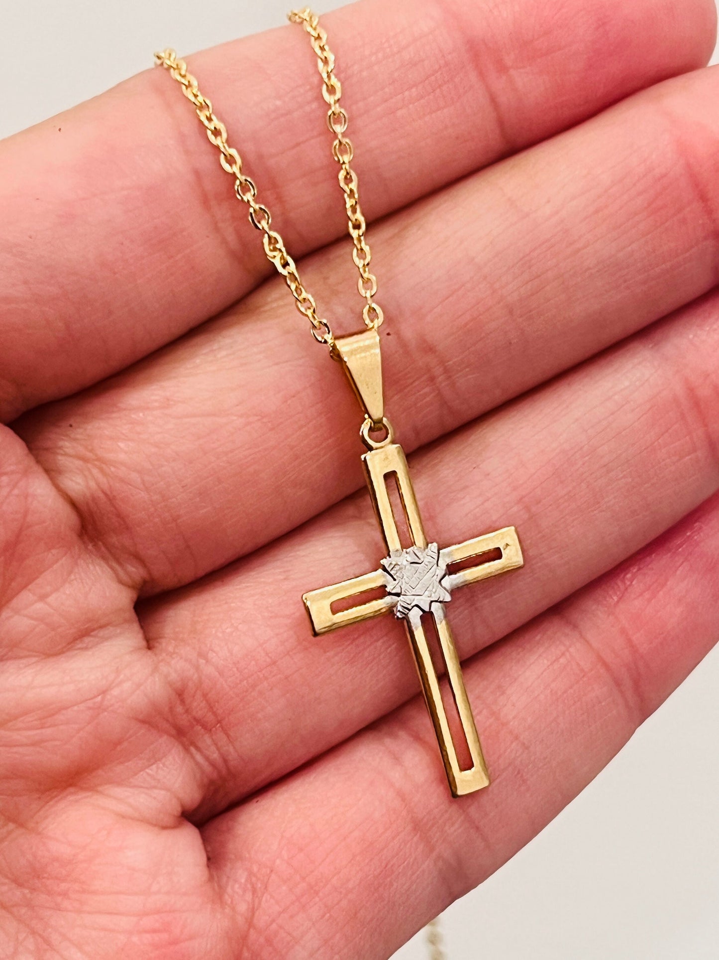 Cross Necklace,Cross Pendant with Gold Filled Chain ,Gold Filled Necklace, Delicate Necklace, Everyday Necklace, Gift for Her, Gift